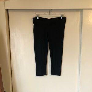 Black Fabletics capri leggings size M